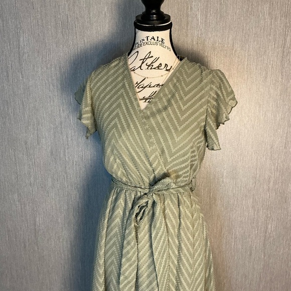 Chic Sage Striped High Low Dress Size XS - Picture 3 of 12